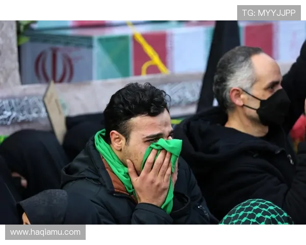 伊朗男足含泪悼念遇难学生 伊朗男足含泪悼念遇难学生